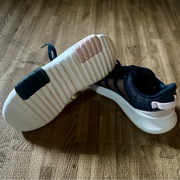 Adidas tennis shoes. - Picture 2 of 3